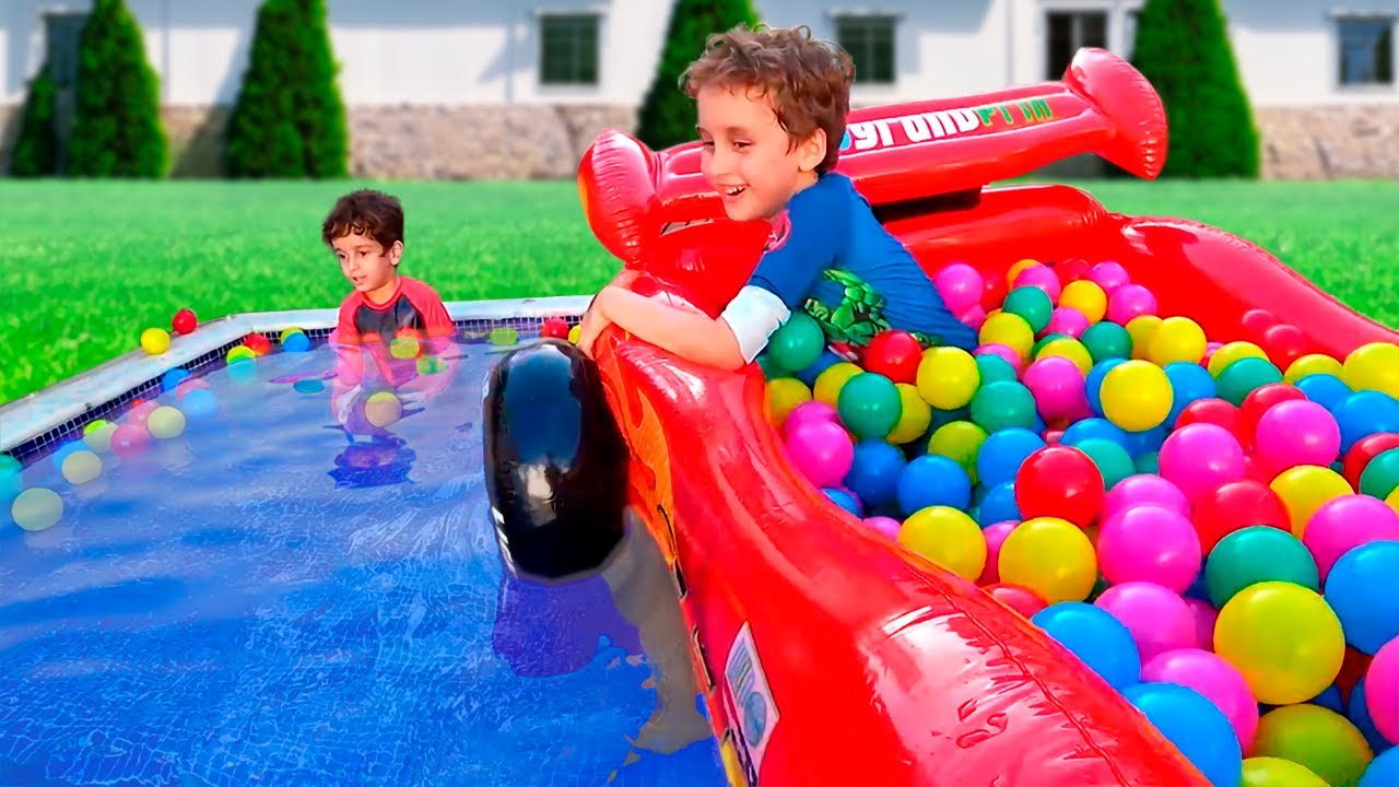 PISCINA de BOLINHAS de Carrinhos no QUARTO e PISCINA – Vídeo Infantil para Crianças