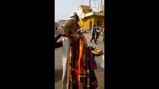 Baba ne di modi ko gali