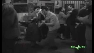 A. Sordi -il segno di Venere -1955 (alla festa)