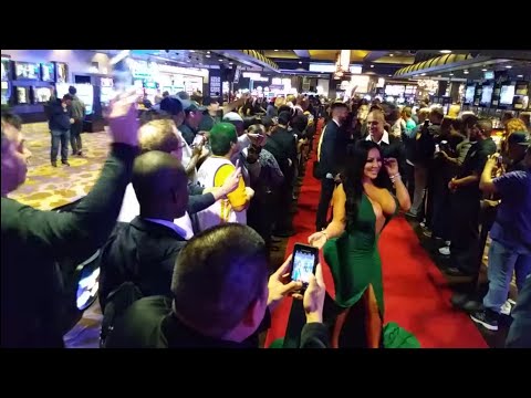 AVN AWARDS 2019 feat. Deanne Munoz a.k.a. Kiara Mia dancing on the red  carpet. Las Vegas - VidoEmo - Emotional Video Unity
