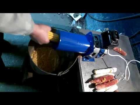 Очистка початков кукурузы своими руками Очистка початков кукурузы своими руками