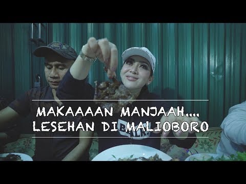 Download bahagianya incess....!!! makan lesehan di malioboroo... free