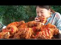 Xiaoyu fried a large chicken leg to eat  golden crisp one bite down quack crisp  with ice coke too