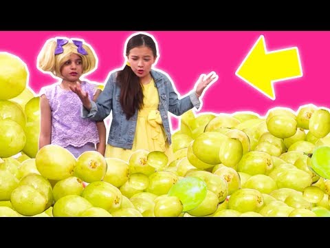 PRINCESS ESME & THE MAGIC FOOD MACHINE 🍏 Too Many Grapes Princesses In Real Life Kiddyzuzaa