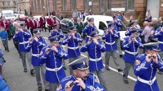 The Pride of Govan (The POG) 2015 Band Parade - Bands arrive at Govan Halls (4K)