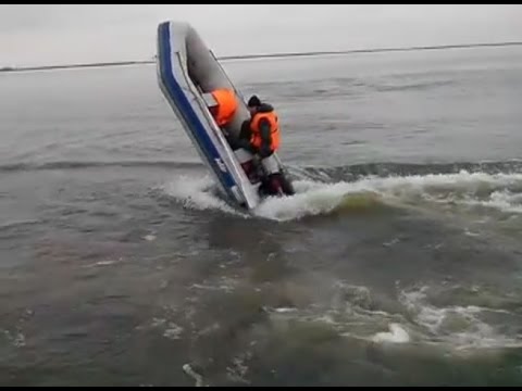 рыбак спит в лодке рыбак спит в лодке