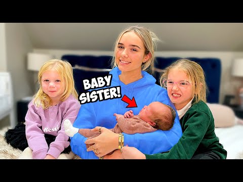 BABY meets her SISTERS for the first time 😍