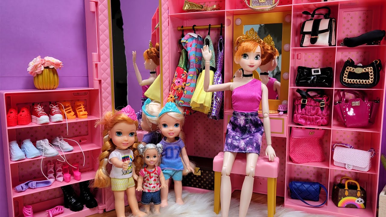 Anna’s surprise gift ! Elsa & Anna toddlers – Barbie dolls