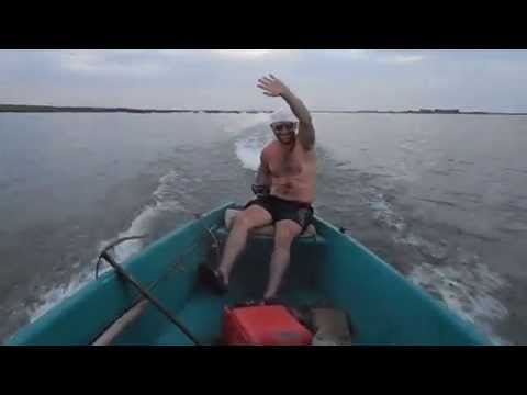 Приколы на рыбалке пьяный на лодке Приколы на рыбалке пьяный на лодке