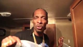 Snoop Dogg sings with weed