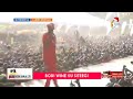 Bobi Wine ayiimbye mu "Nkuuka". Ayambadde ebimyuufu n'akolokota government.