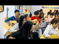 ( မိုးလေးဖွဲတုန်း) Guitar Class မှာ ကျောင်းသားတွေ အပျော်လေးစုတီးဖြစ်တဲ့သီချင်းလေးပါရှင်