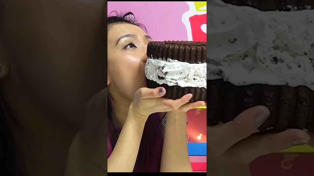 Giant Oreo Ice-cream. Oreo Khủng Lồ…hehehe!