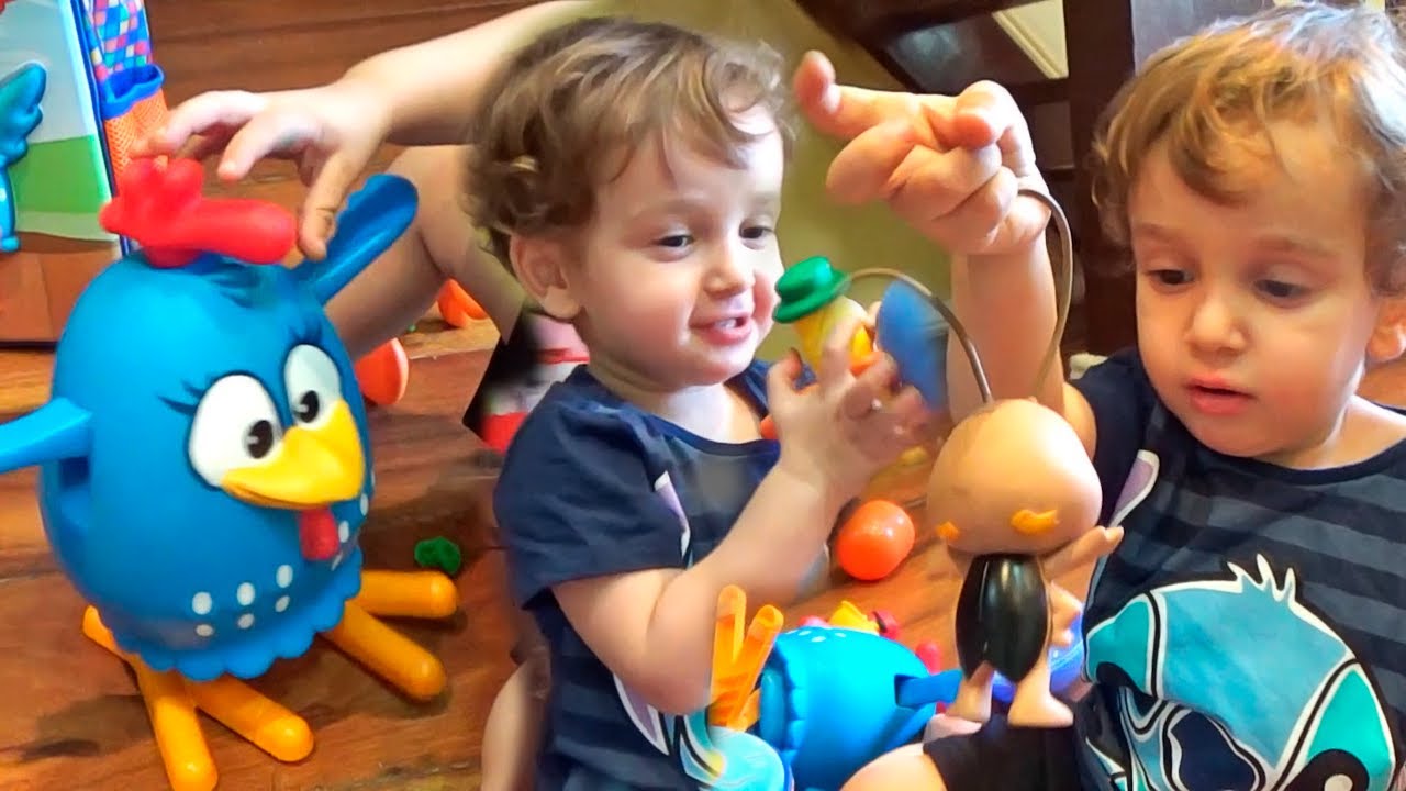 BRINCANDO com GALINHA PINTADINHA e POCOYO – Infantil – Paulinho e Toquinho