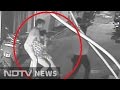Chain snatching incident in East Delhi caught on camera