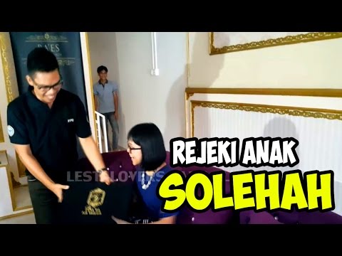 Film Anak Solehah | download rezeki anak solehah lesti dapat hadiah gaun dari Film Anak Solehah | download rezeki anak solehah lesti dapat hadiah gaun dari