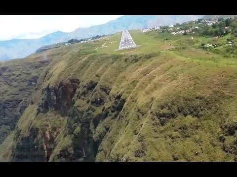 Most Dangerous Landing in Colombia Cockpit View HD 1080p 