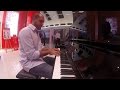 Amazing Pianist surprises people at a mall.