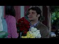 Francisco le lleva flores a Rosario para disculparse por su escena de celos |  La hija del mariachi