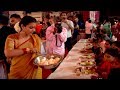 Kajol serves bhog at Durga Puja Pandal | Video