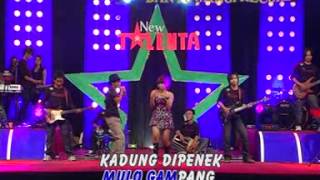 Demy Kates gantung