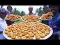 VILLAGE DONUT !!! Tamil Traditional Snacks Ulunthu Vadai | Cooking Crispy Medu Vada Recipe