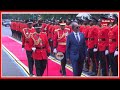 TAZAMA RAIS wa SOMALIA AKIKAGUA GWARIDE NDANI ya VIWANJA vya IKULU ya DAR - APITA KWA UKAKAMAVU...