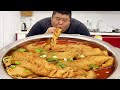 Buy 10 pieces of large intestine head to make spicy taste  which gives fat brother a lot of sweat t