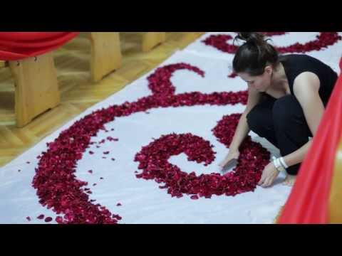 Украшения из лепестков роз Украшения из лепестков роз