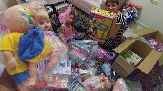 Eski evde oyuncakları ayırıyoruz topluyoruz taşıyoruz, eğlenceli çocuk videosu