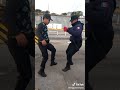 Policías bailando  OH NA NA NA challenge