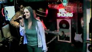 Heli singt Er gehört zu mir von Mariane Rosenberg im Karaoke Fun Pub Stuttgart www.funpub.de