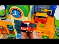 बच्चों और Toddlers के लिए सर्वश्रेष्ठ लर्निंग रंग वीडियो! लियो लिटिल बस खिलौने!