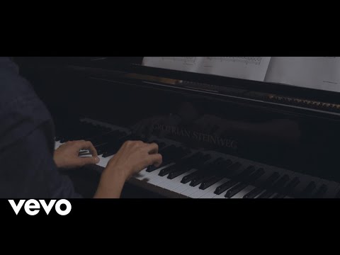 Download Tom Walker - Leave a Light On (Live Session) free