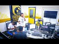 MC SAM BOY NDANI YA DIZZIM FM CHIMBO LA USWAZI TAZAMA ALICHO FANYA HAD.. WAPAGAWA.. NA..