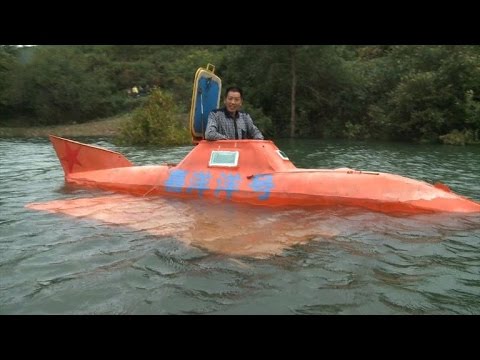 лодка всплыла рядом с рыбаками лодка всплыла рядом с рыбаками