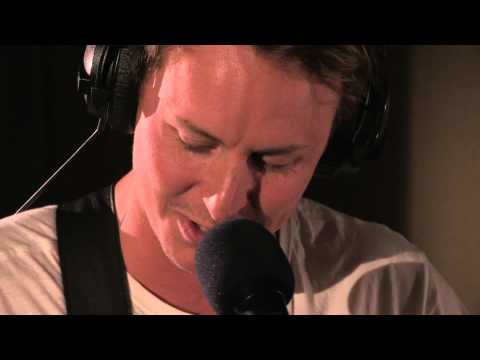 Скачать песню ben howard hideaway