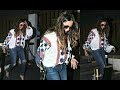 Shahrukh Khan Wife Gauri Khan Stopped Outside Restaurant Shahrukh Khan Wife Gauri Khan Stopped Outside Restaurant