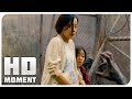 Суёнг и Су Ан добрались до военных - Поезд в Пусан (2016) - Момент из фильма