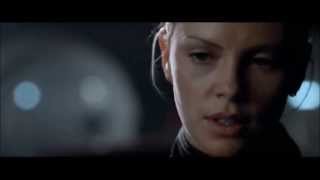 The Italian Job 2003 - Stella Cracks Open The Safe