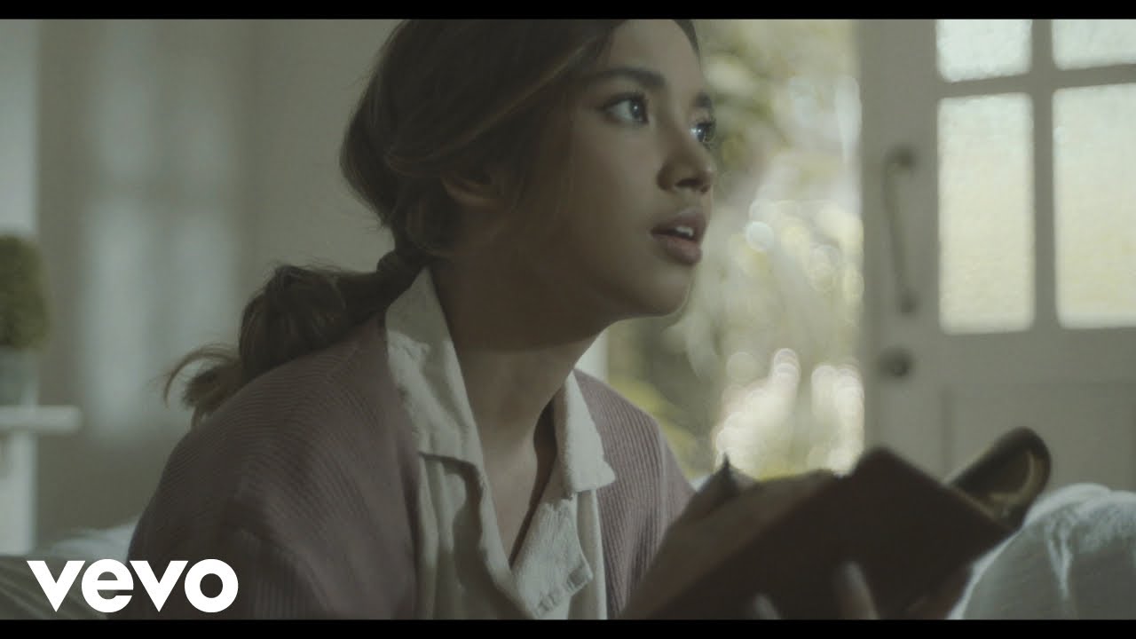 Lyodra - Tentang Kamu (Official Music Video) Lyodra - Tentang Kamu (Official Music Video)