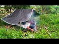 Solo camping survival membuat tenda di tepi danau