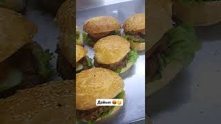 Ең дәмді бургер 😋🍔 #food #foodcraze #recipe #breakfast #cooking #nafizafood #youtubeshorts