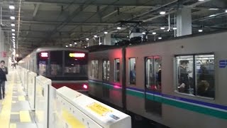 東急目黒線武蔵小杉駅を出発する東急3000系と停車している埼玉高速鉄道2000系