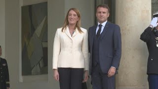 Emmanuel Macron reçoit la présidente du Parlement européen Roberta Metsola | AFP Images