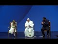 La standing ovation finale per Papa Francesco e Giorgia Meloni agli Stati Generali della Natalità