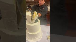 How to cut Wedding Cake  #wedding #weddingday #bride #weddingvenue  #weddingceremony #brideandgroom