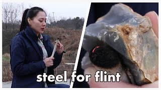 野性漂亮丛林小姐姐河边捡火石玩古传统取火，火镰！pretty girl riverside  Flint Stone steel for flint