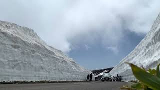 高原に７メートルの「雪の回廊」　志賀草津道路が開通