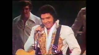 Elvis forgets the words y A mi Manera